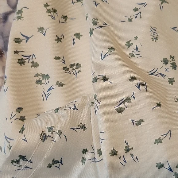 ROMWE Crop Floral Short Sleeve Top - Picture 7 of 7